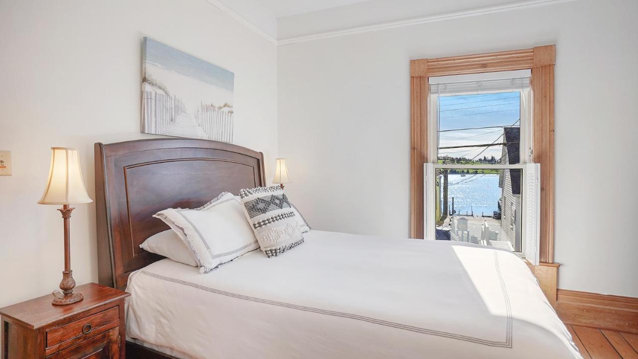 Sail Inn B&B Lunenburg Bagian luar foto