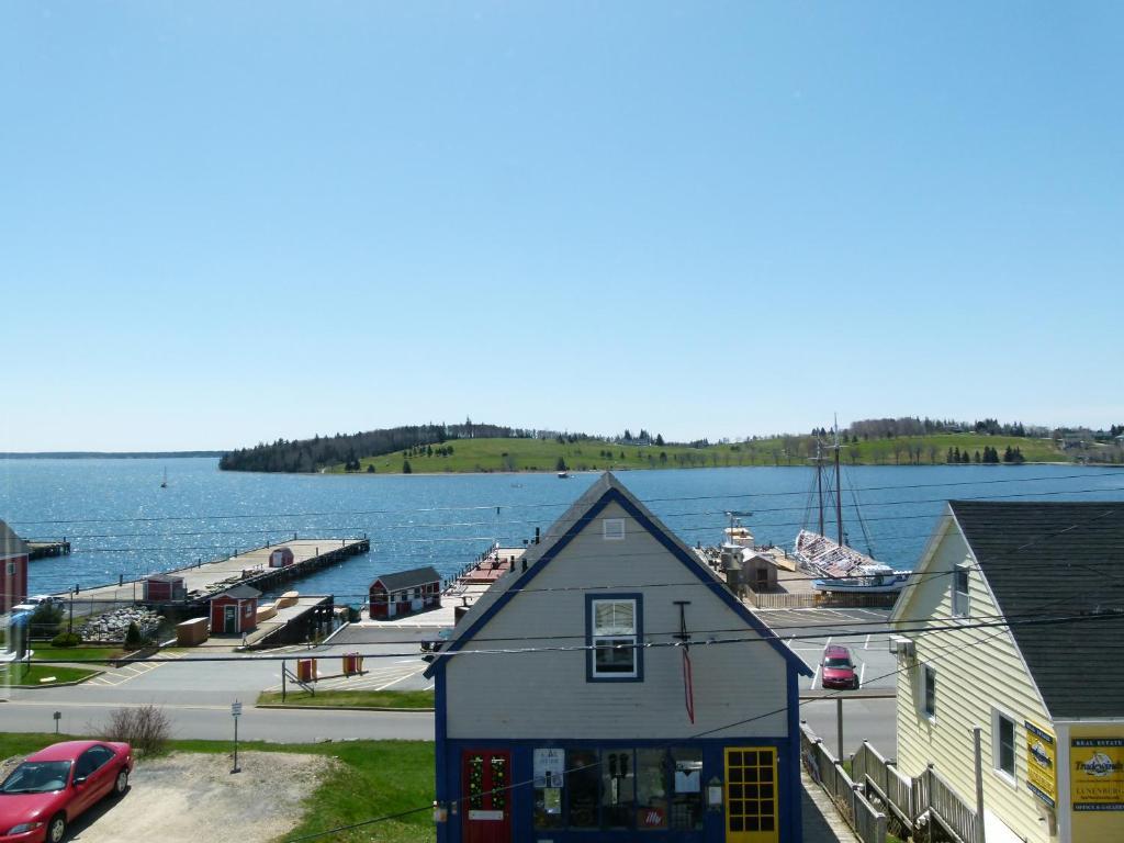 Sail Inn B&B Lunenburg Bagian luar foto