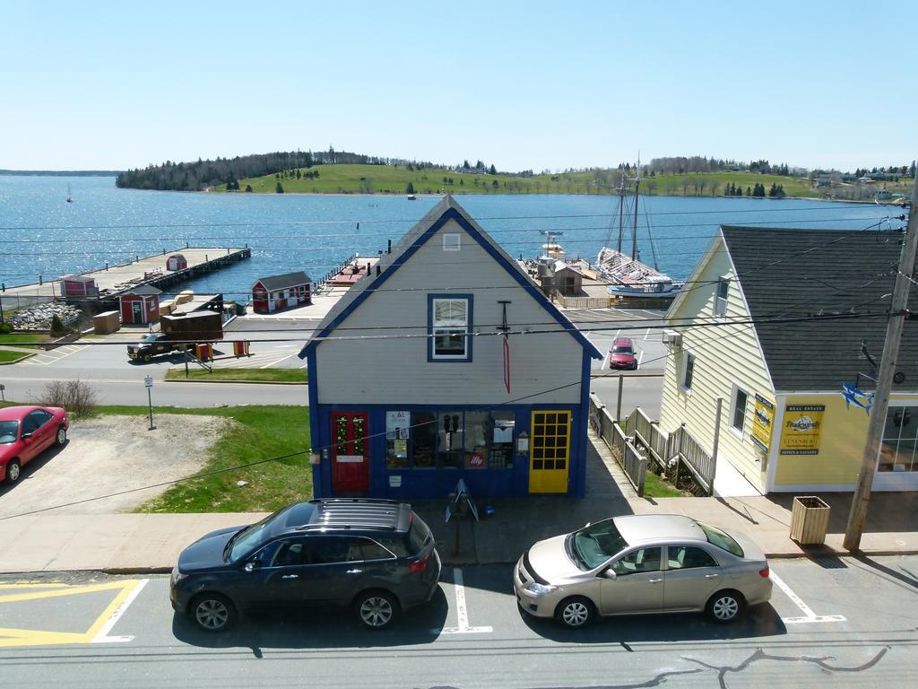 Sail Inn B&B Lunenburg Bagian luar foto